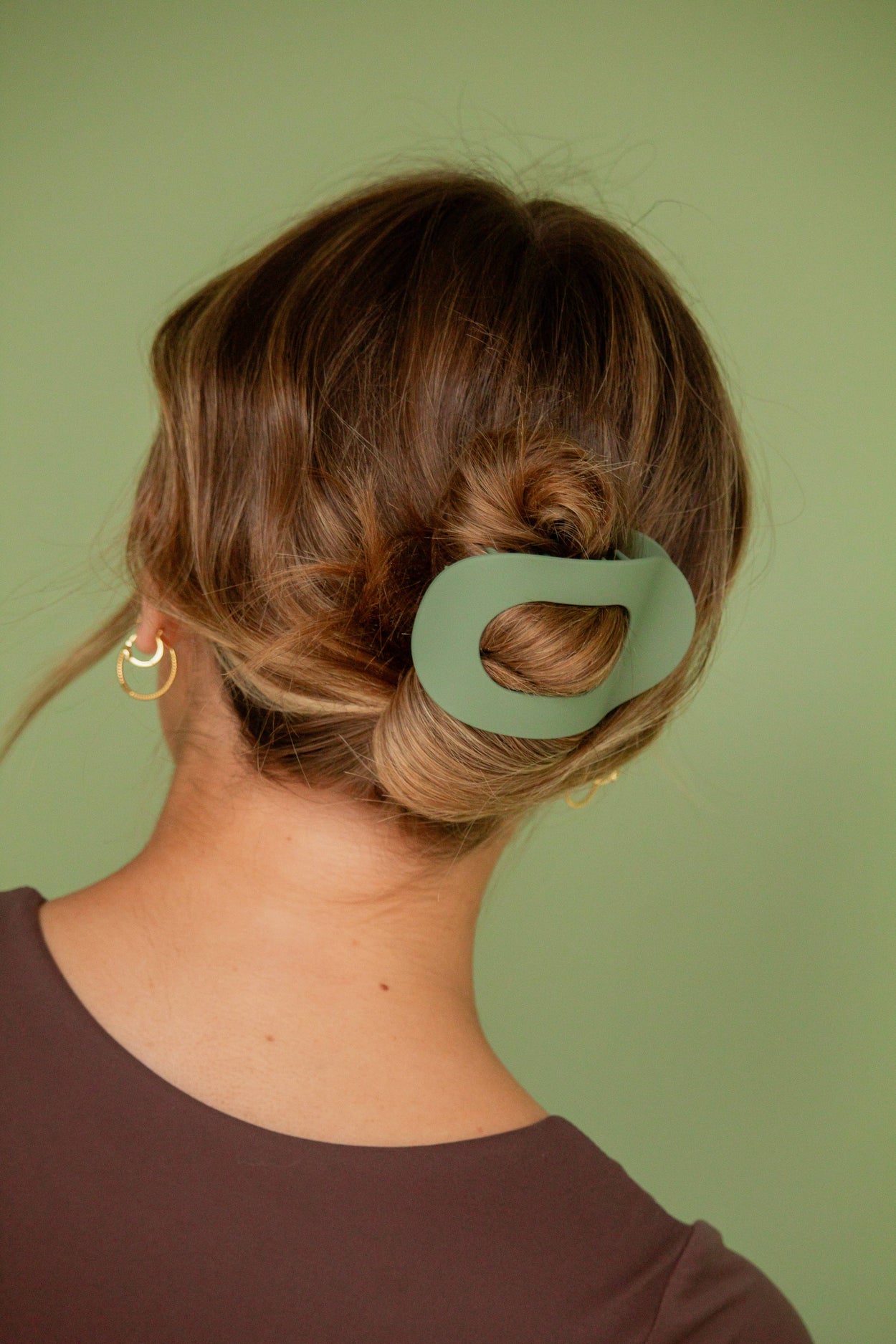 Olive Circle Cutout Flat Claw Clip