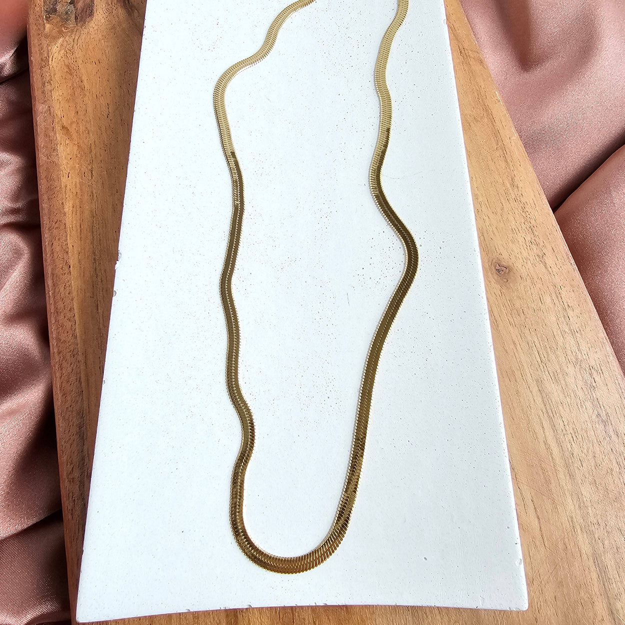 16" Luxe Gold Delicate Herringbone Chain