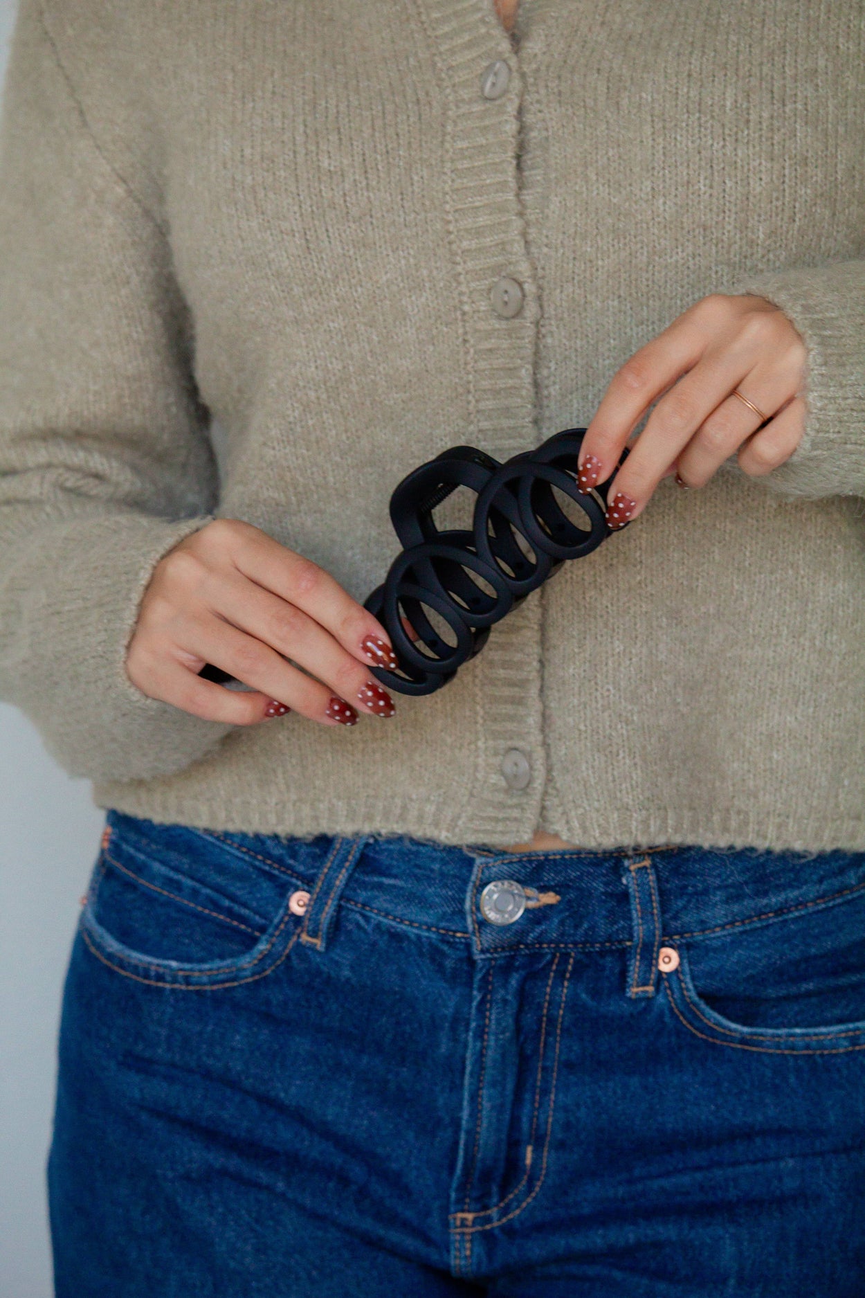 Black Matte Looped Claw Clip