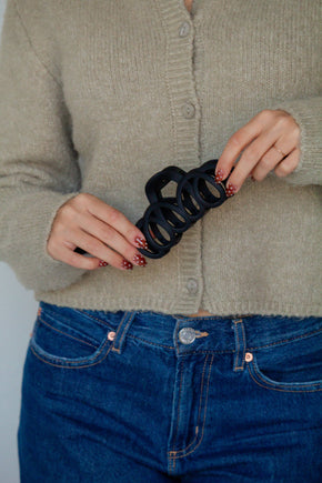 Black Matte Looped Claw Clip