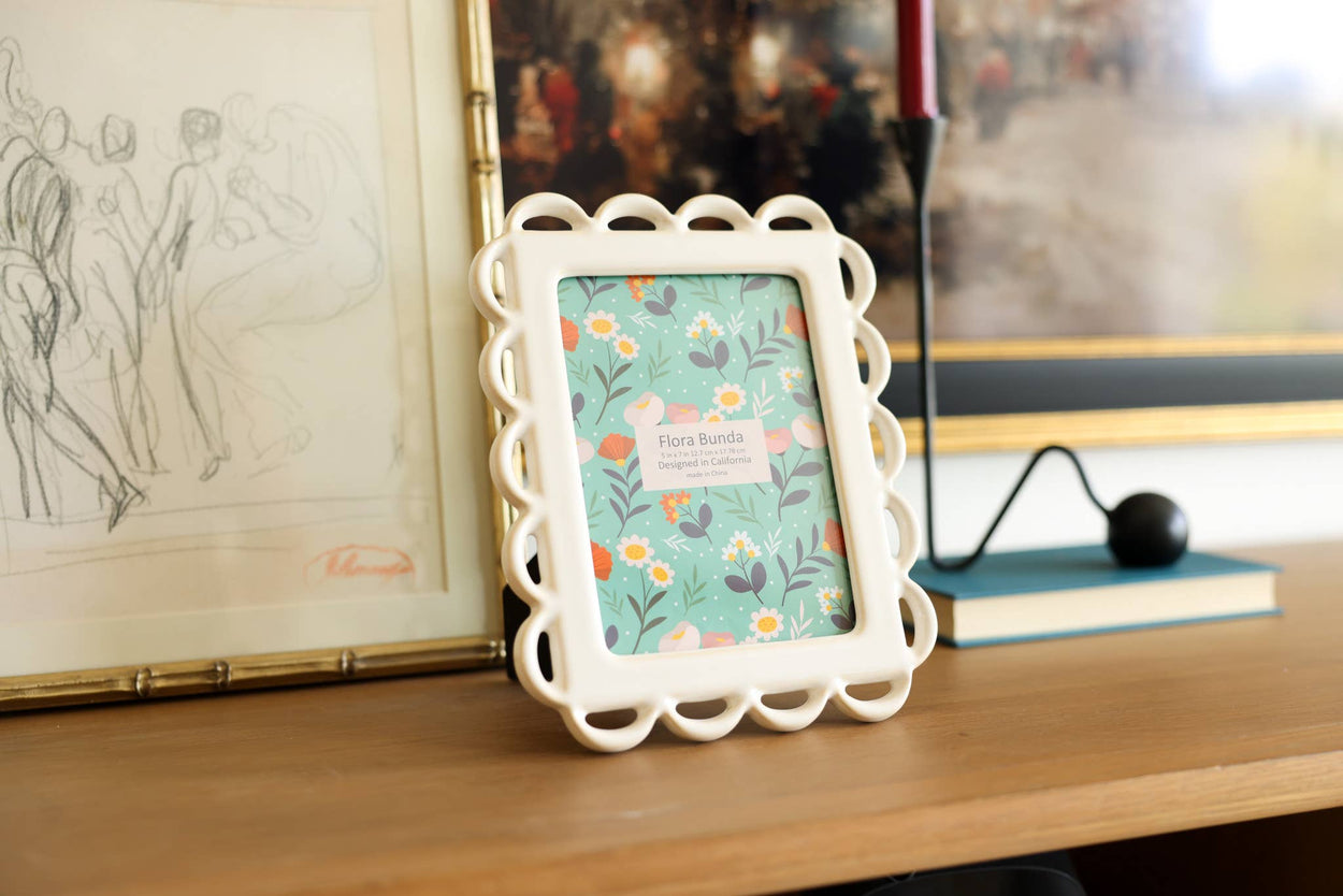 5x7 White Scallop Edge Ceramic Frame