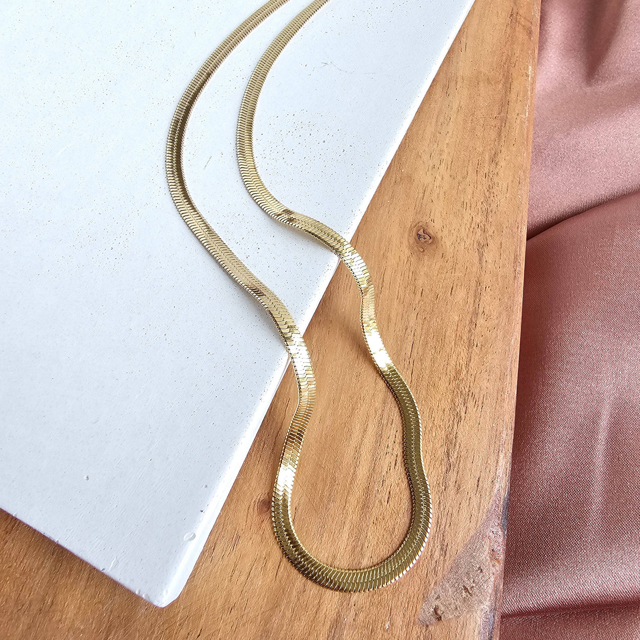 16" Luxe Gold Delicate Herringbone Chain