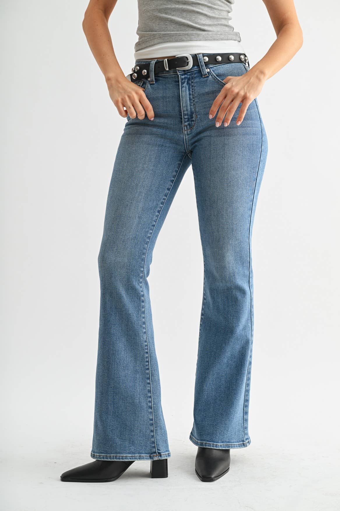 Mid Rise Flare Jean