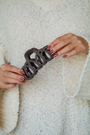 Black Matte Looped Claw Clip