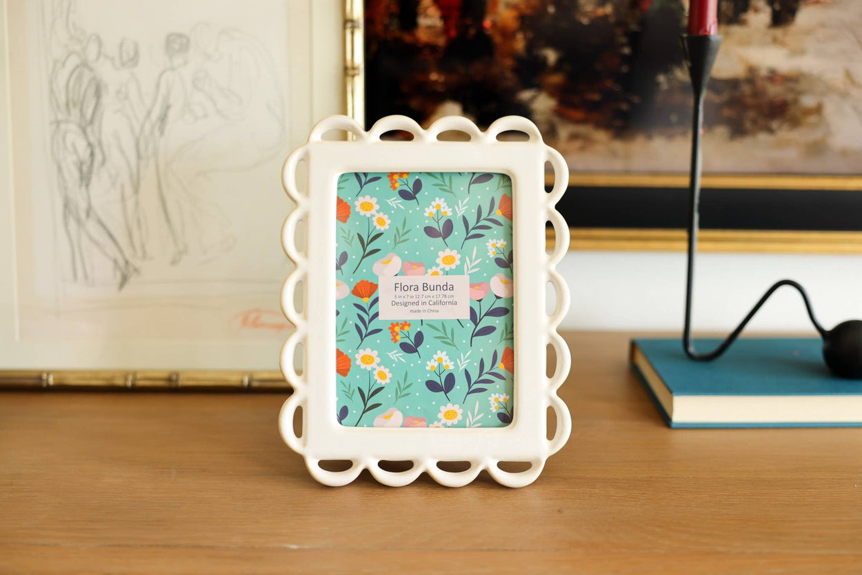5x7 White Scallop Edge Ceramic Frame