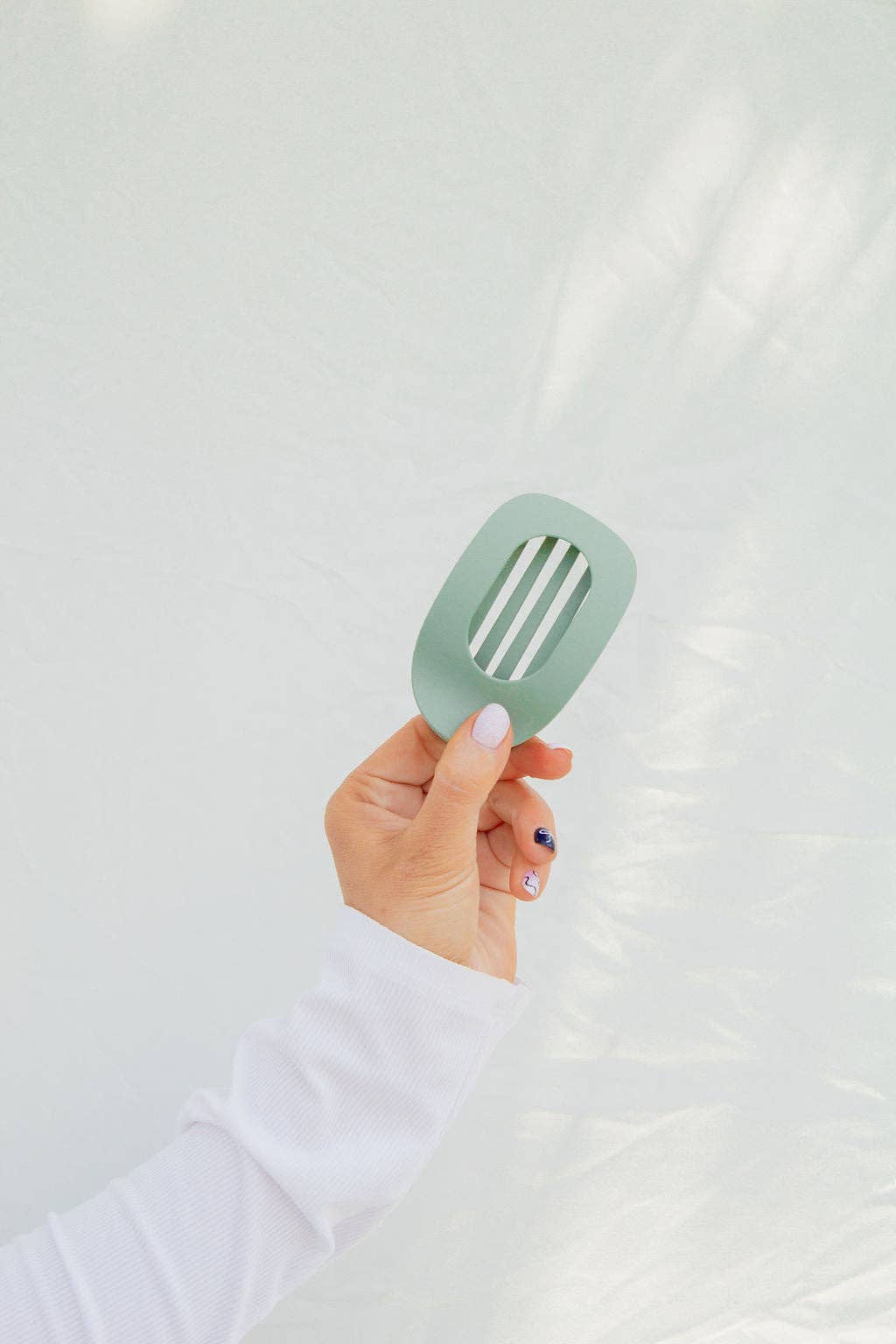 Olive Circle Cutout Flat Claw Clip