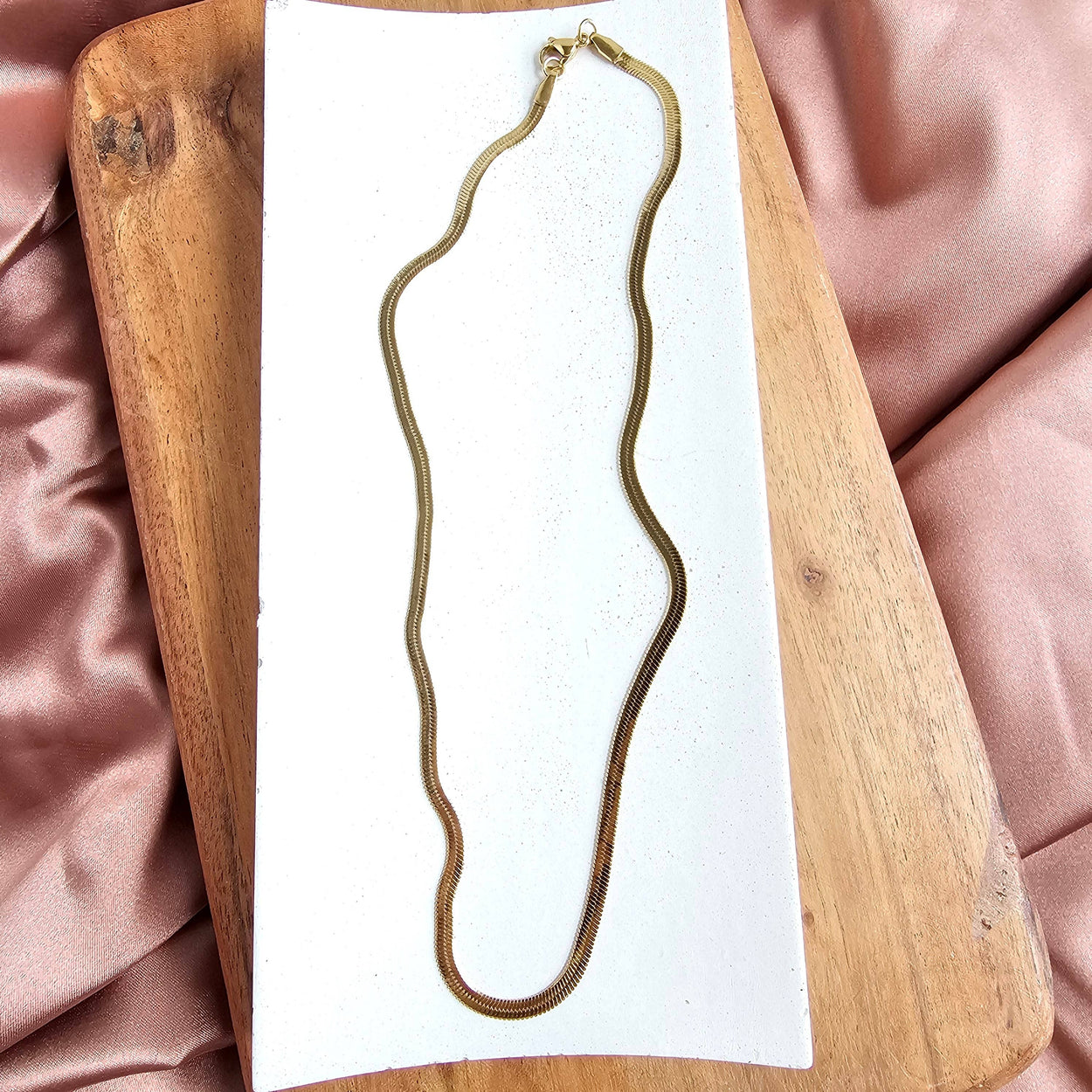 16" Luxe Gold Delicate Herringbone Chain