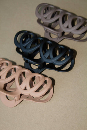 Black Matte Looped Claw Clip