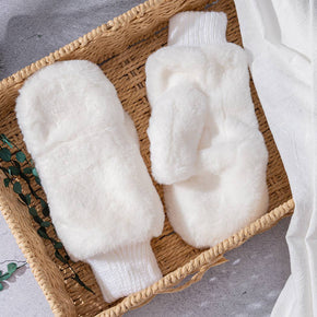 Ivory Snow Cozy Mittens