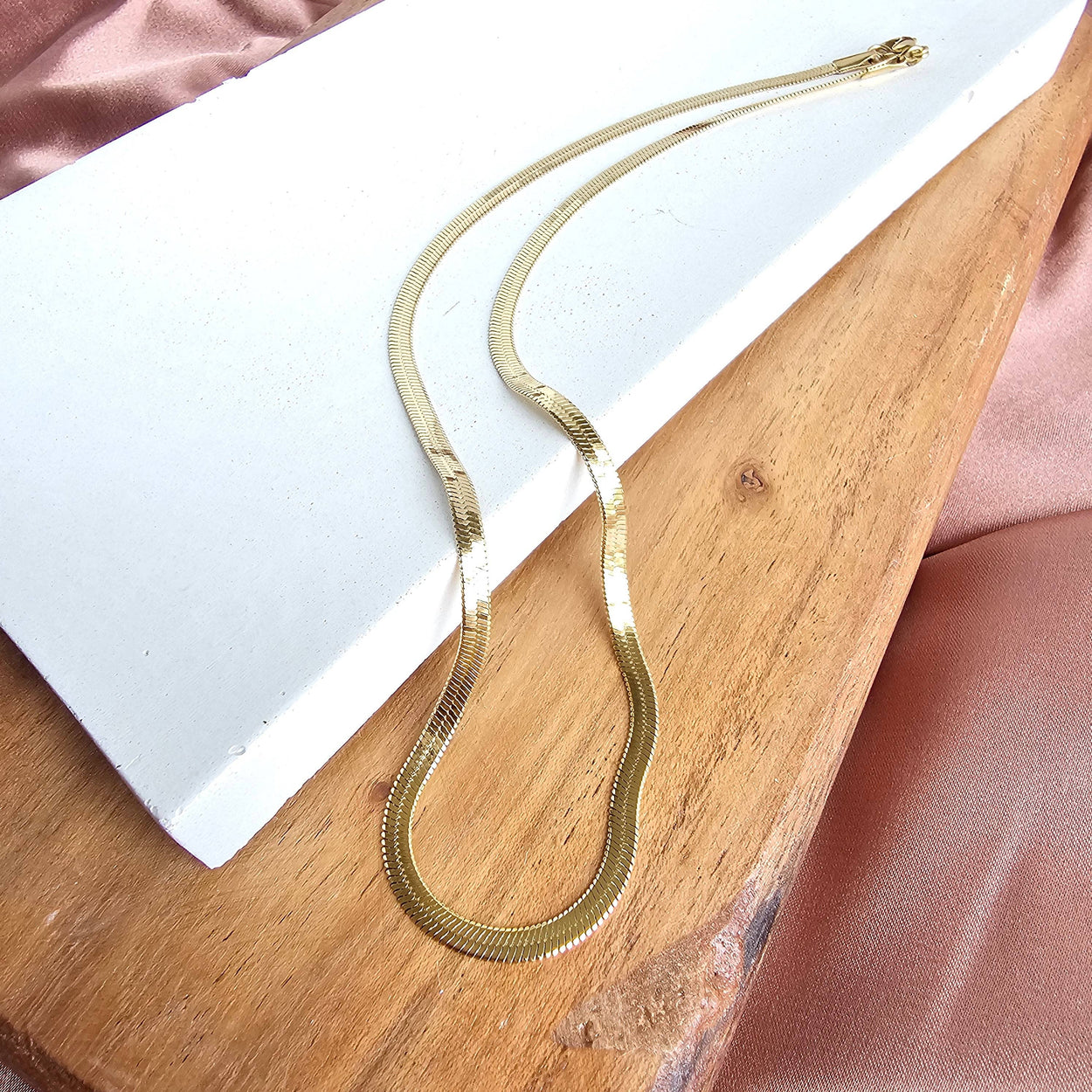 16" Luxe Gold Delicate Herringbone Chain